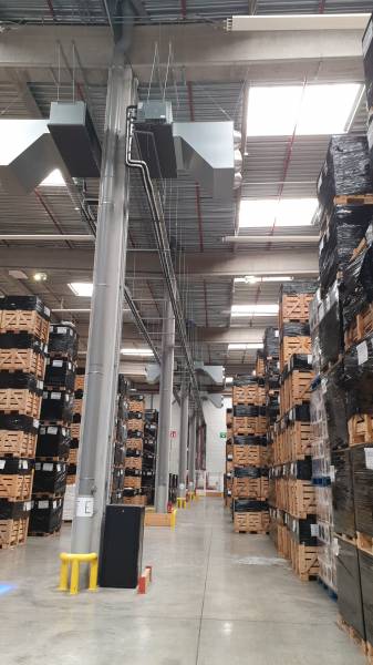 Batiment de stockage de bouteille d'alcool.