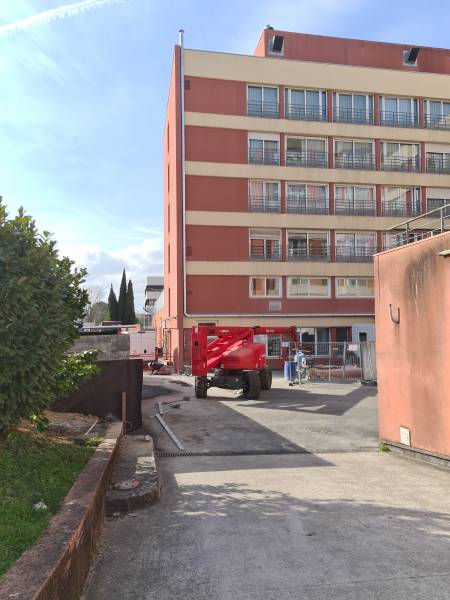Mise en oeuvre d'une extraction d'air dans des locaux déchets dans un hôpital à Bordeaux Bagatelle.